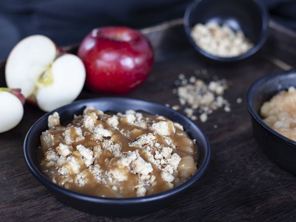 Croustade aux pommes et sauce caramel / Apple Crumble and Caramel Sauce