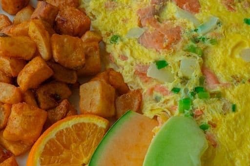 Omelette saumon fumé échalotes et oignons / Smoked Salmon and Onion Omelette