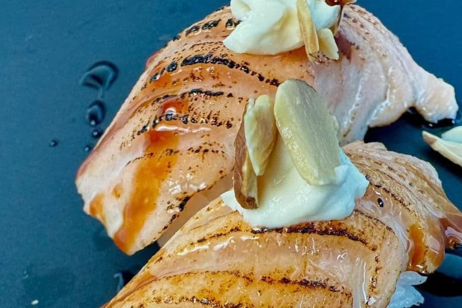 Nigiri Salmon Sushi (1 pc)