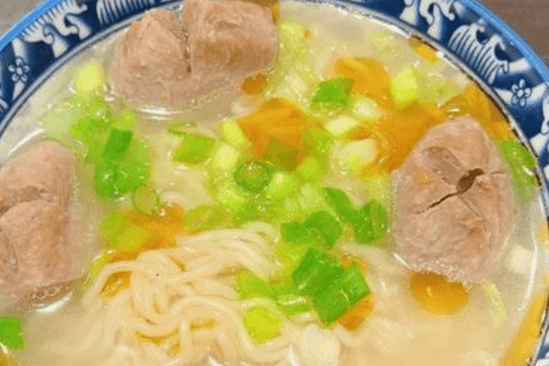 S6. Noodle Soup with Beef Balls 牛肉丸公仔面