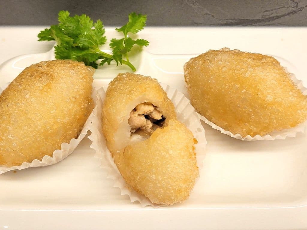 FR6 Deep Fried Glutinous Rice Dumplings w/ Pork 金珠咸水角