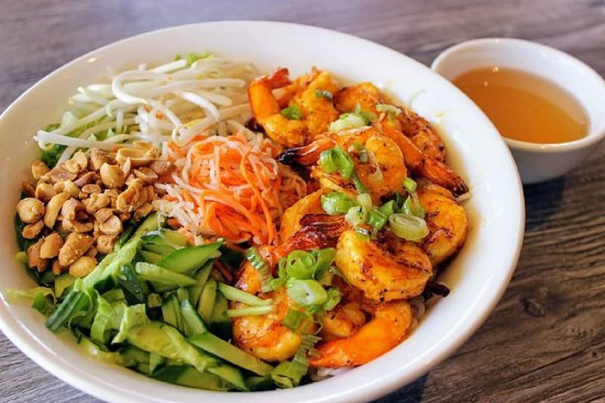 14. Soupe Tonkinoise aux crevettes grillé / Grilled Shrimps Tonkinese Soup虾粉