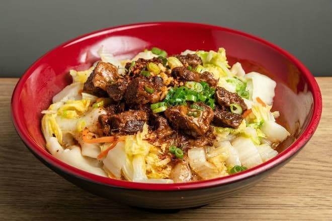Hot Spicy Oil on Braised Beef Noodles 油泼香辣牛肉面