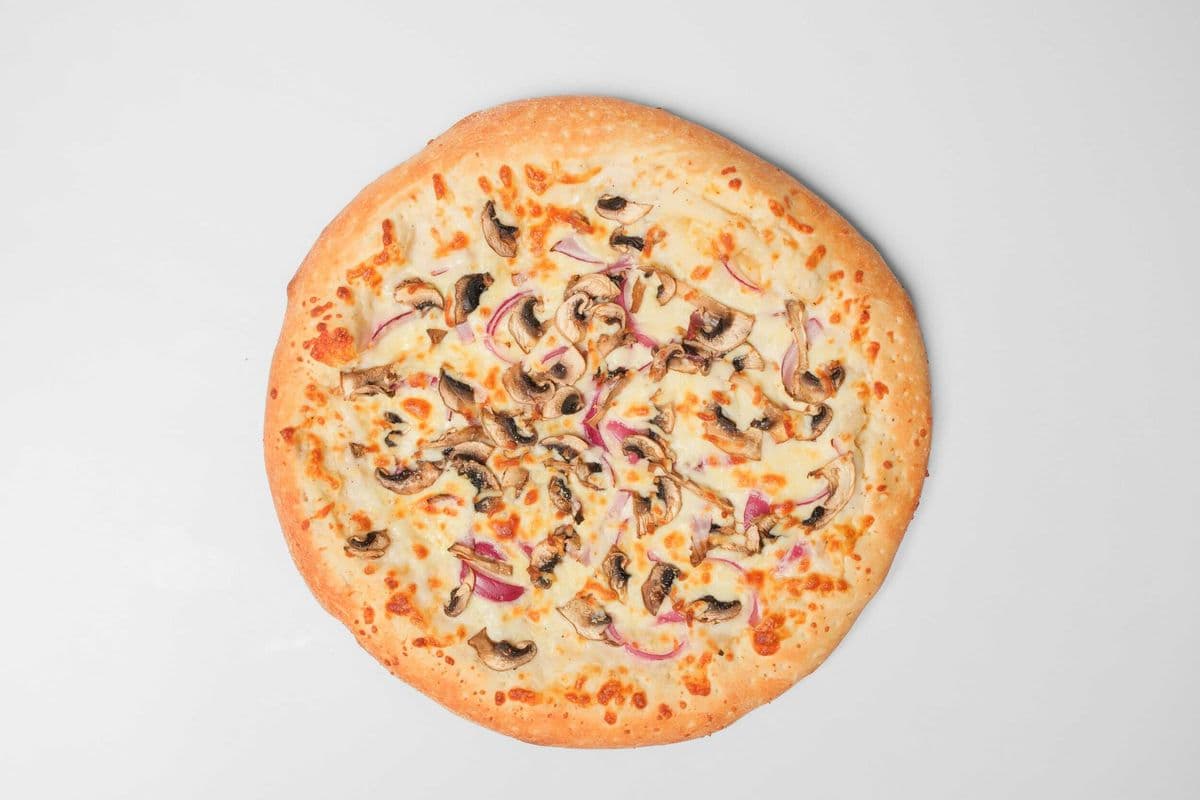 Medium Creamy Garlic Mushroom Pizza