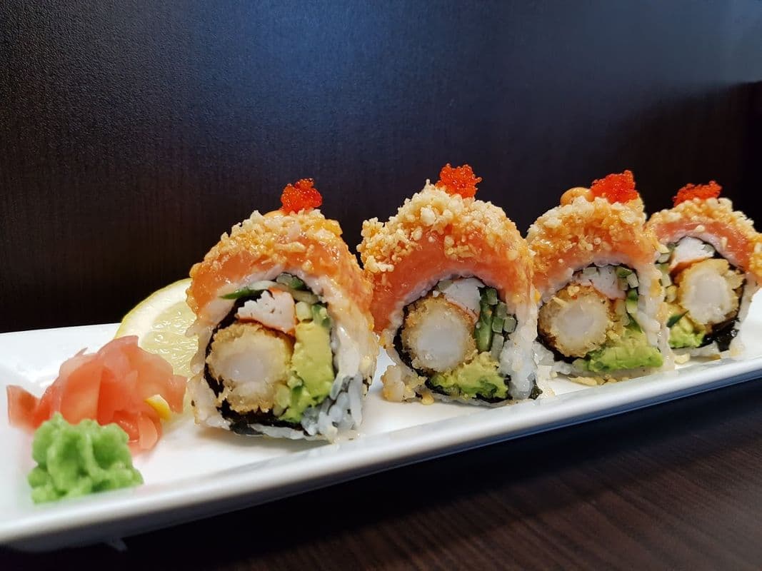 Spicy Salmon Dragon Roll (4 pcs)