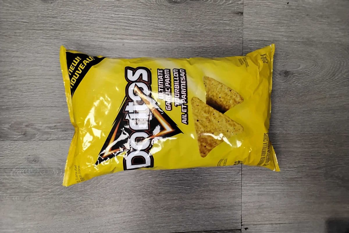 Doritos ultimate garlic parm 210g