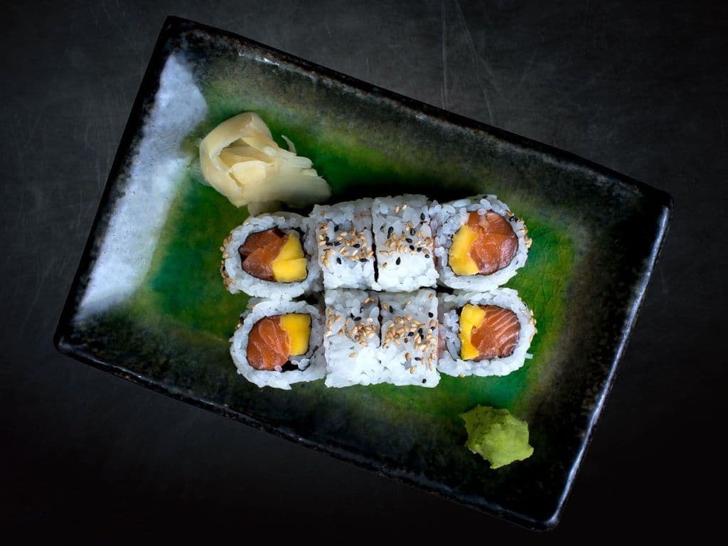 Salmon Mango Roll (8Pcs)