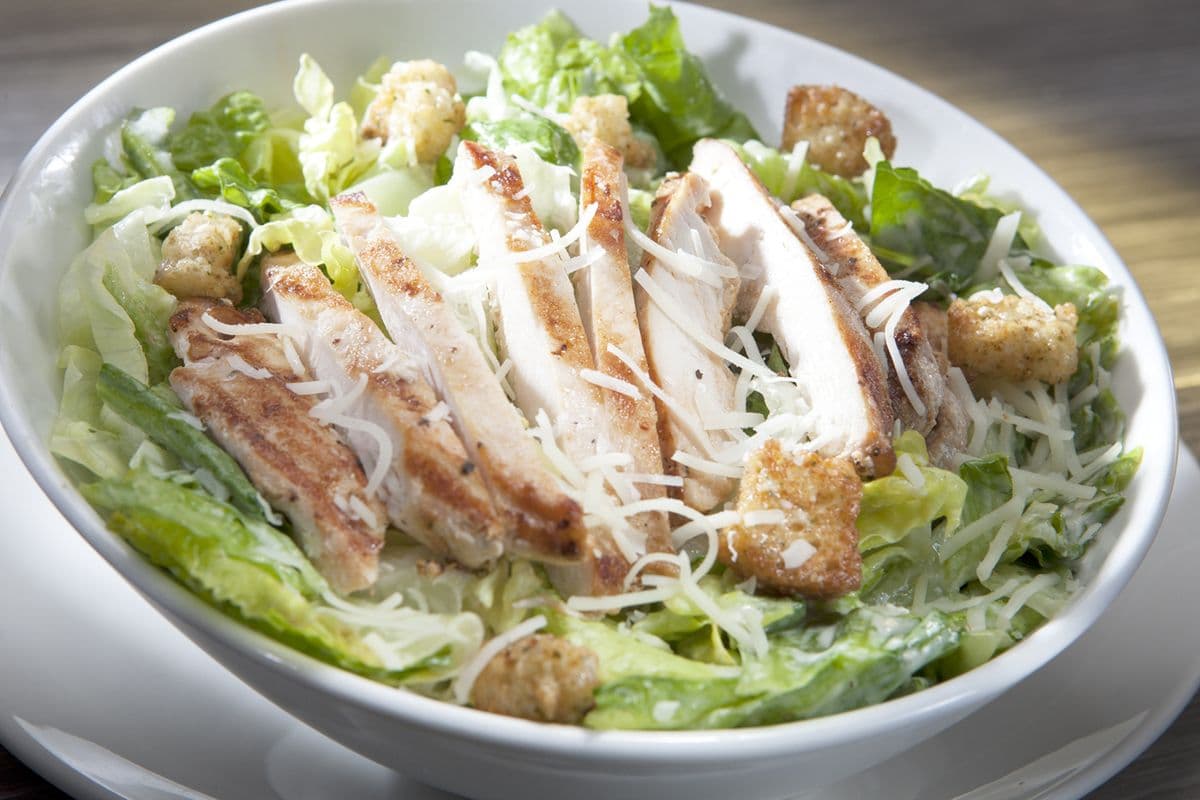 CHICKEN CAESAR ENTREE SALAD
