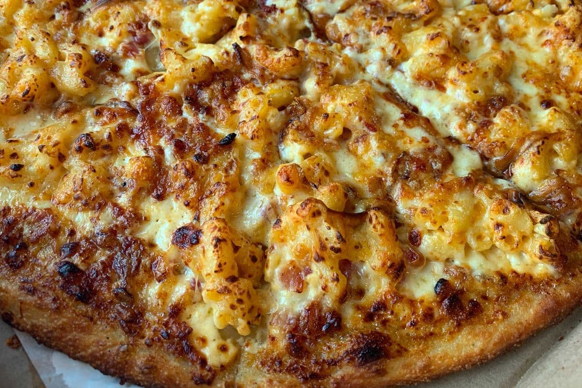 Mac & Cheeza Big Love Pizza