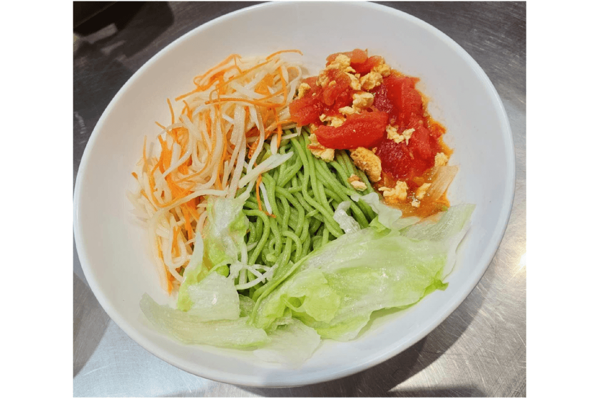 Special Hot Veggie Dried Noodles with Spinach 特色菠菜素干拌热面