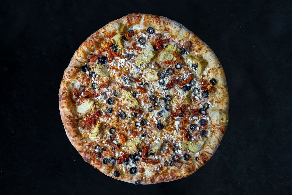 14" Large Mediterraneo Pizza