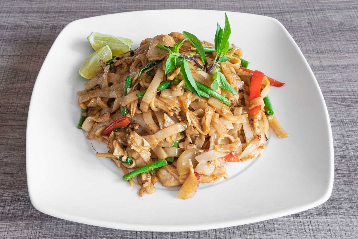 FR9. Drunken Noodle (Pad Kee Mao)