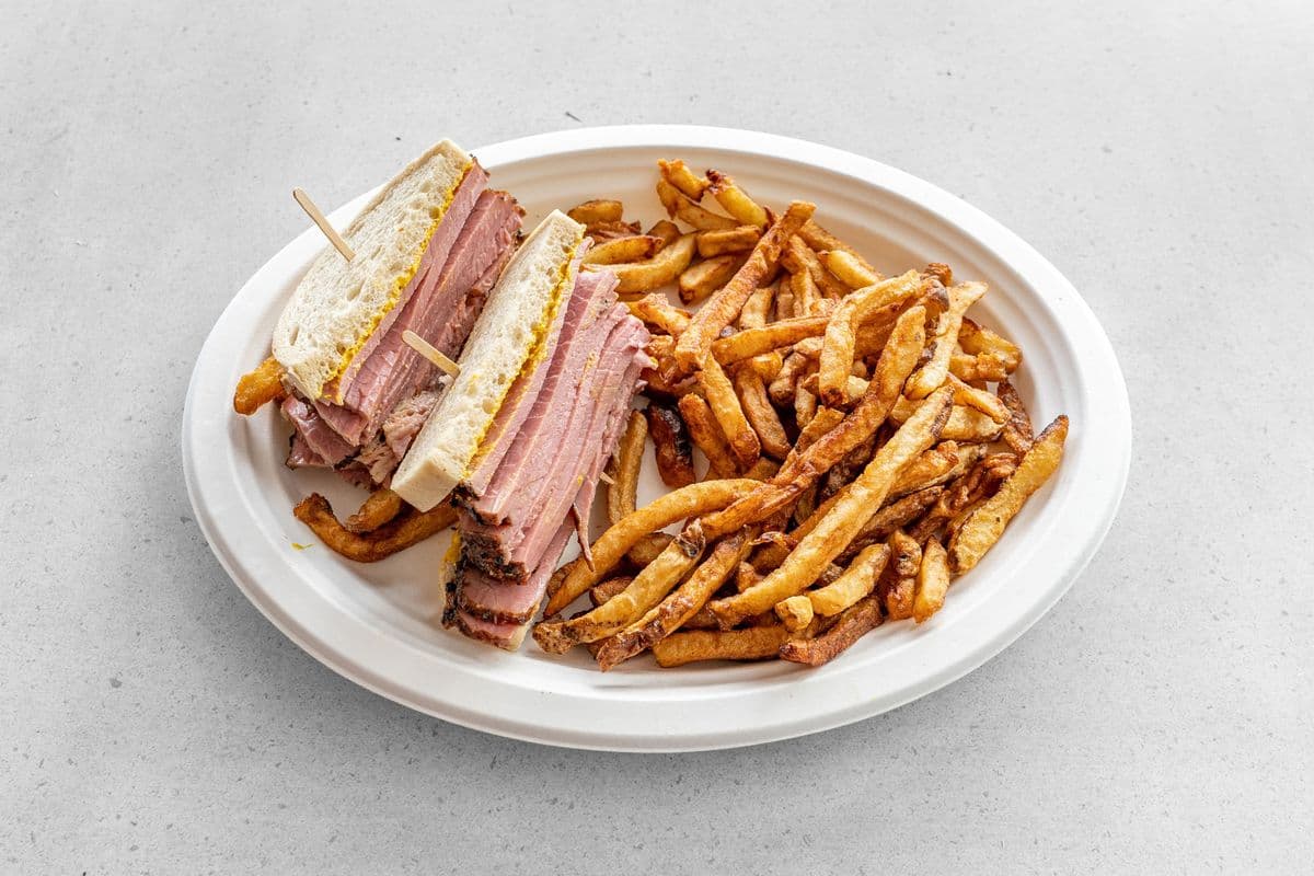 Sandwich à la viande fumée