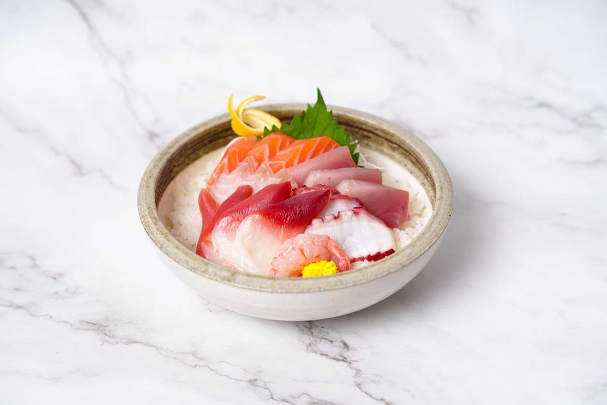 Chirashi Donburi (15 pcs)