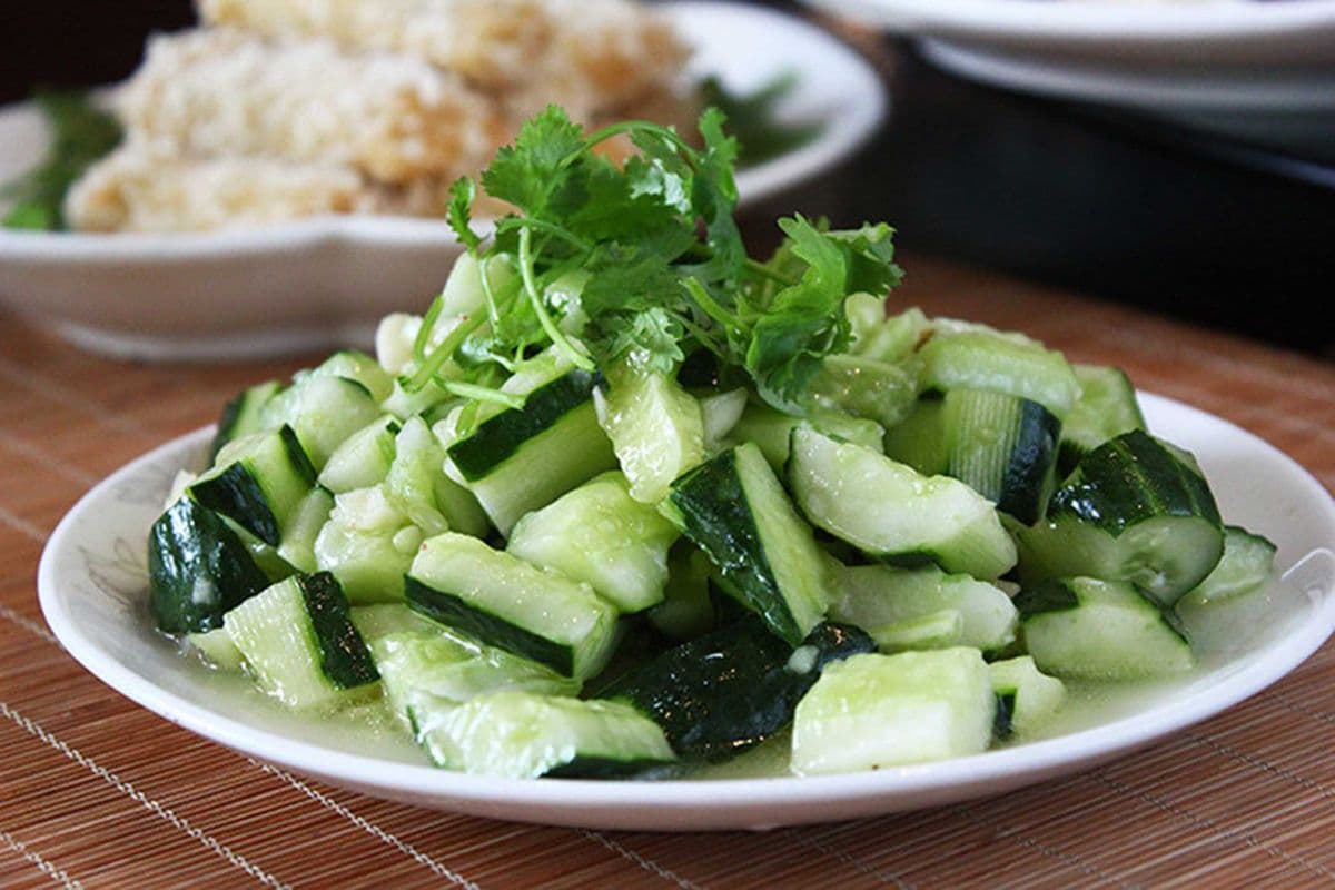4. Shredded Cucumber in Garlic Sauce (蒜泥黄瓜)