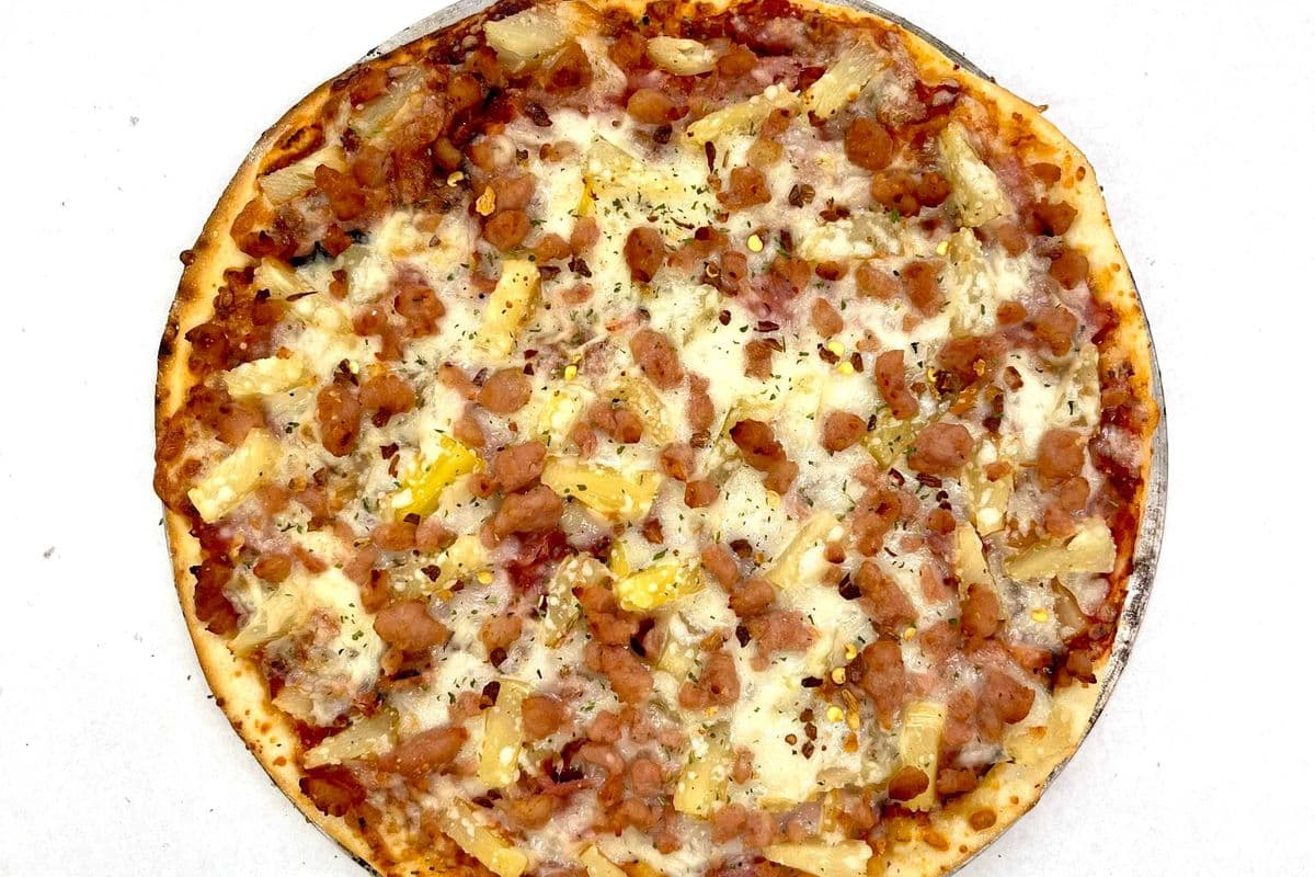 18" Mega Dijo's Hawaiian Pizza