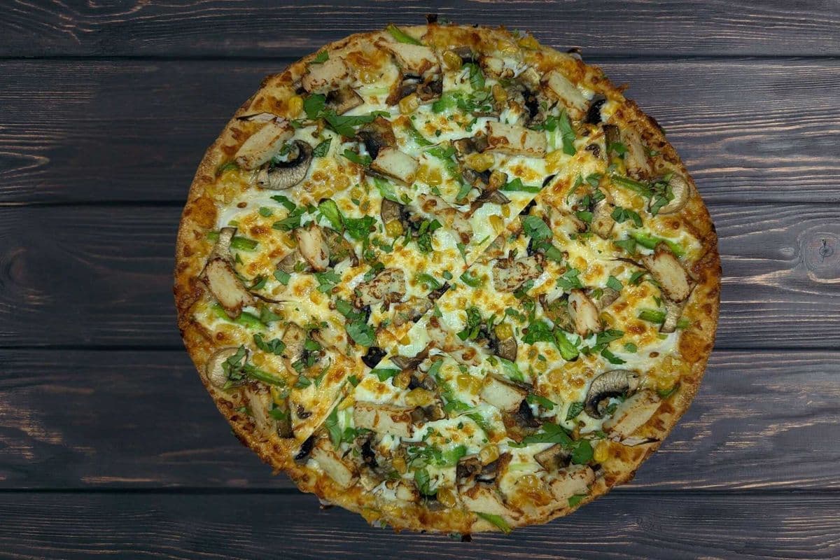 Butter Chicken Pizza (Halal)
