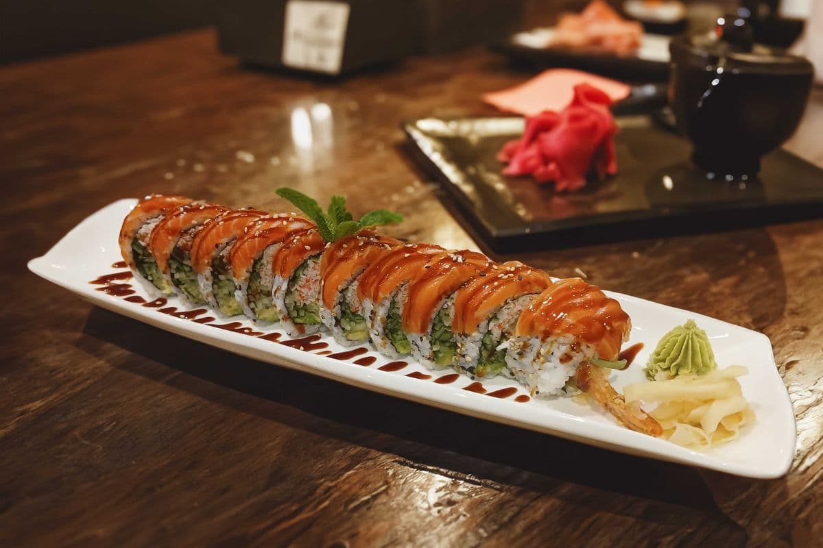Orange Dragon Roll (10 pcs)