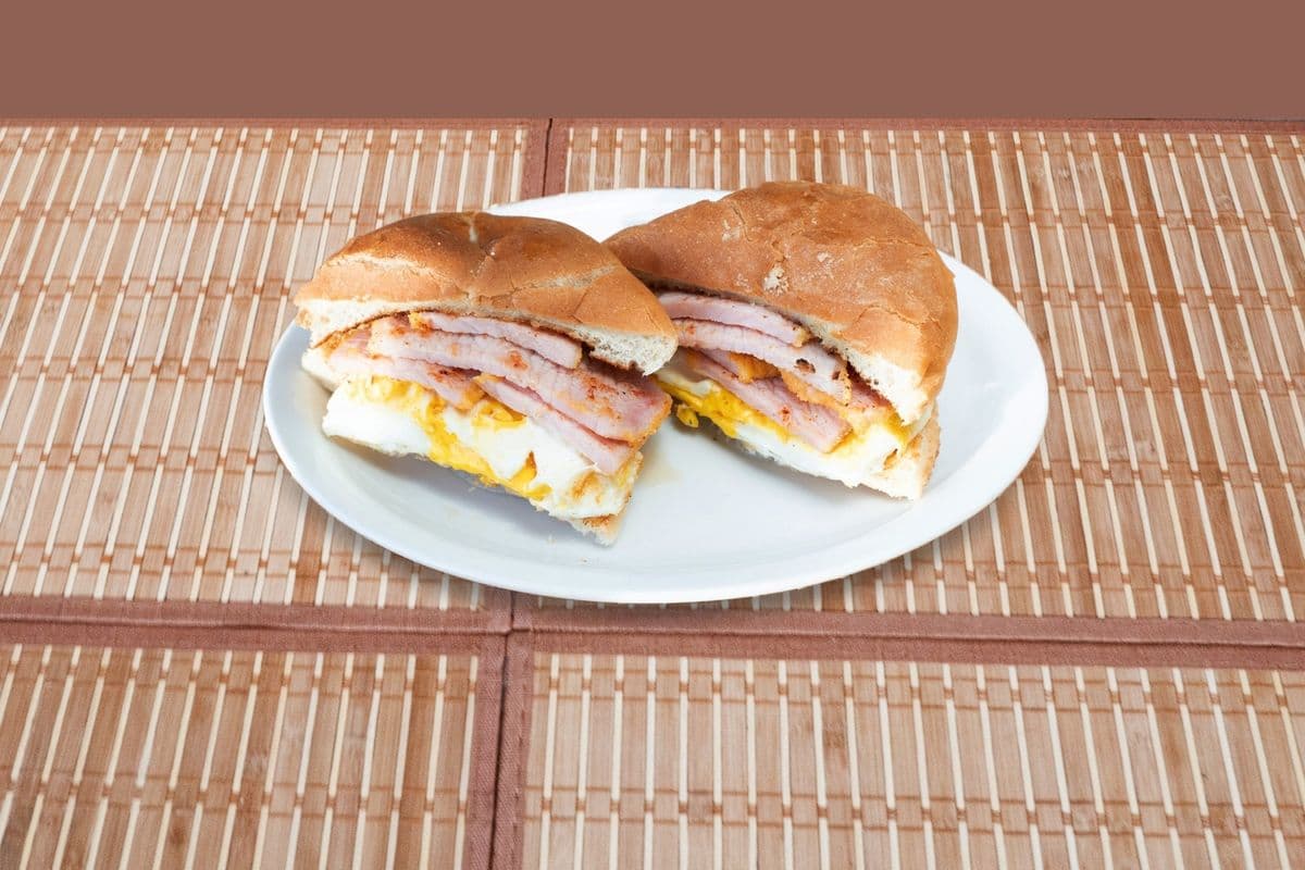 Peameal and Egg on a Kaiser