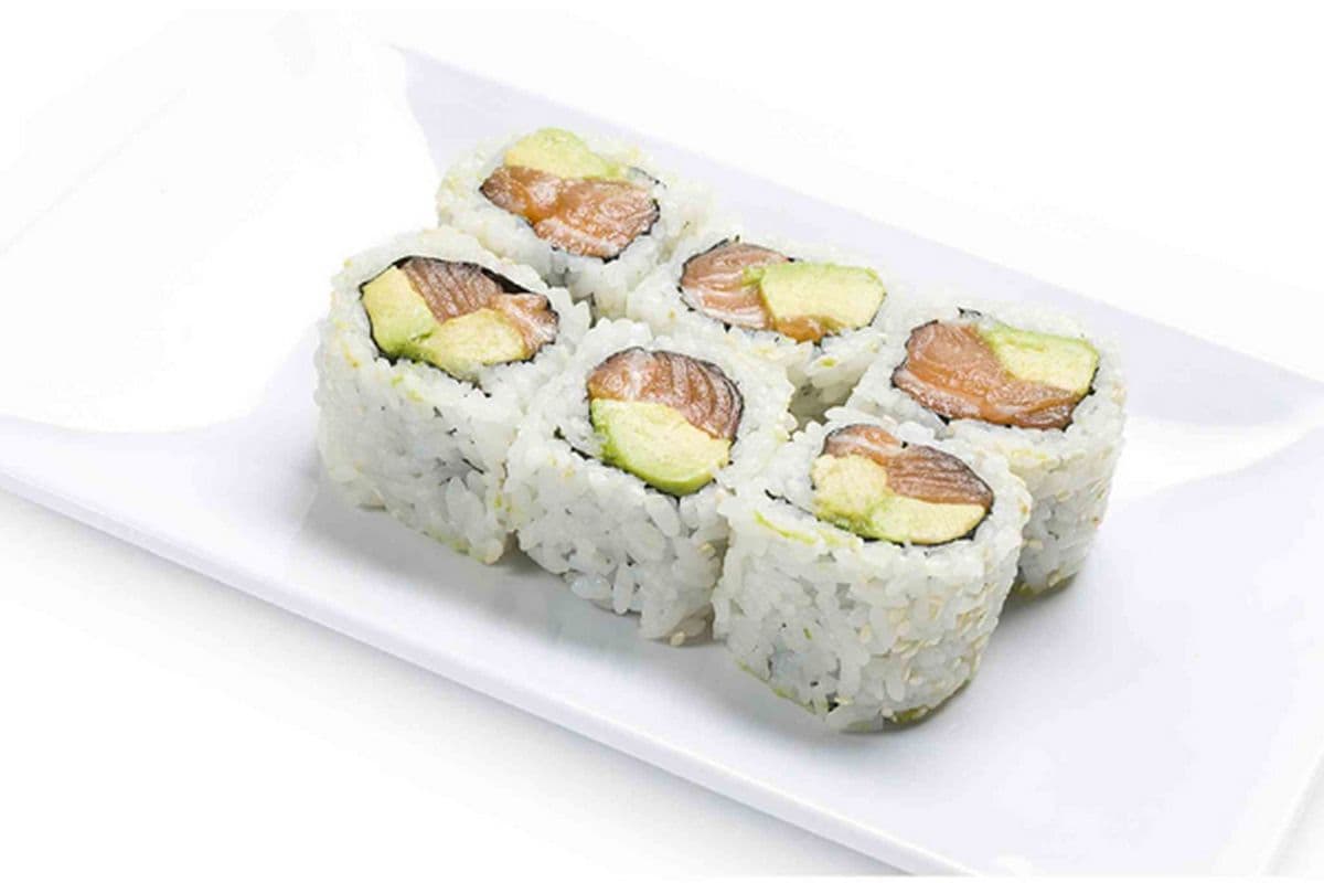 M25. Salmon Avocado Roll