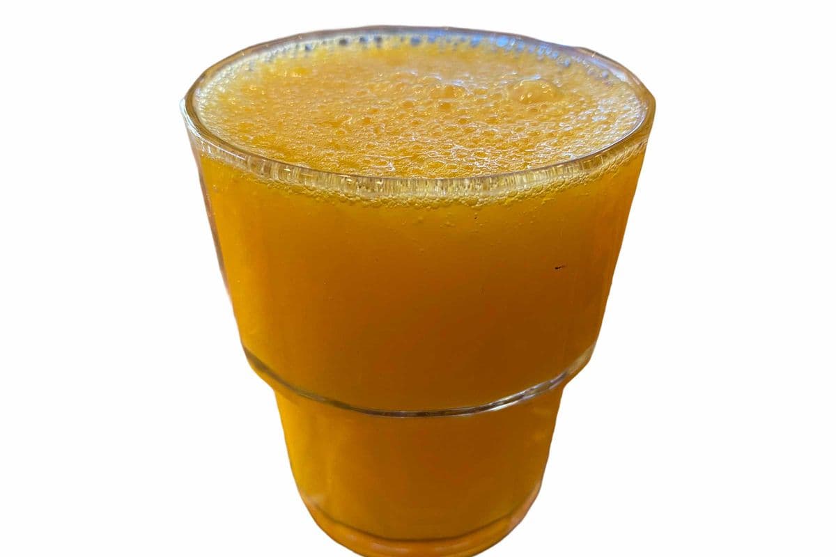 Jus d'oranges fraîchement pressées/ Freshly pressed orange juice