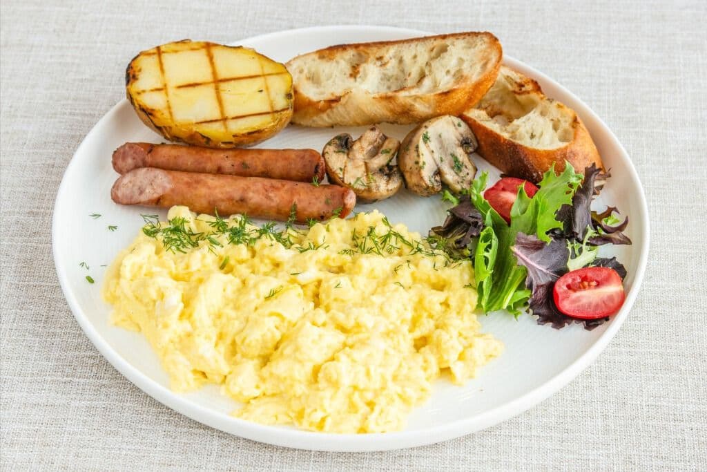Scrambled Eggs with Smoked Sausages and Mushroom