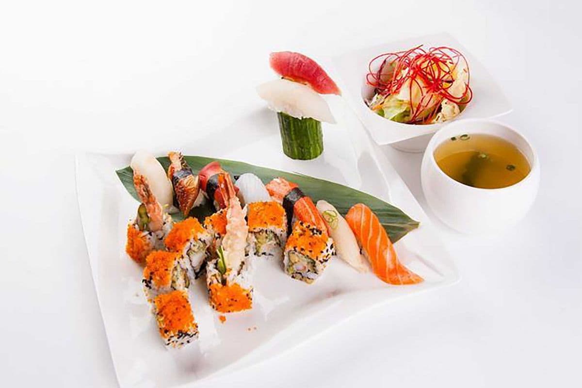 Premium Sushi (17 pcs)