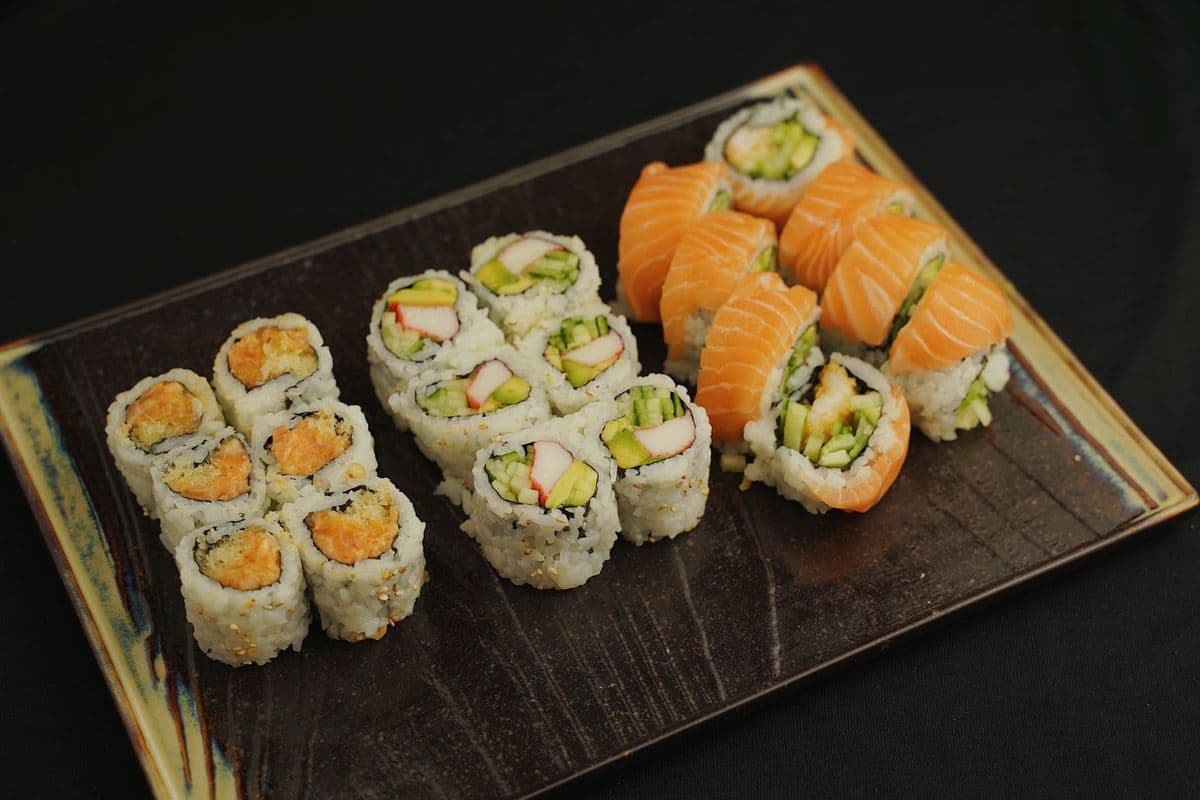Deluxe Rolls Combo A (20 pcs)