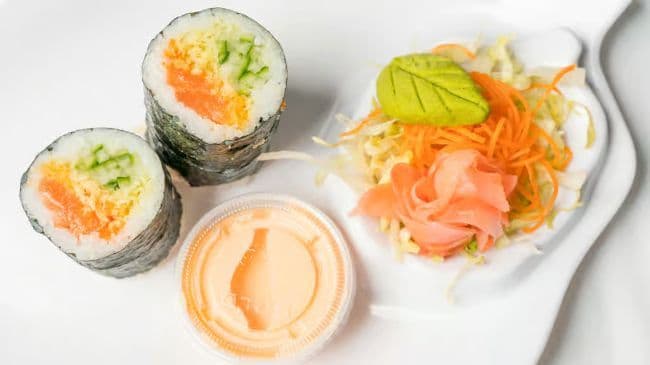 24. Hosomaki au saumon épicé / Spicy Salmon Hosomaki