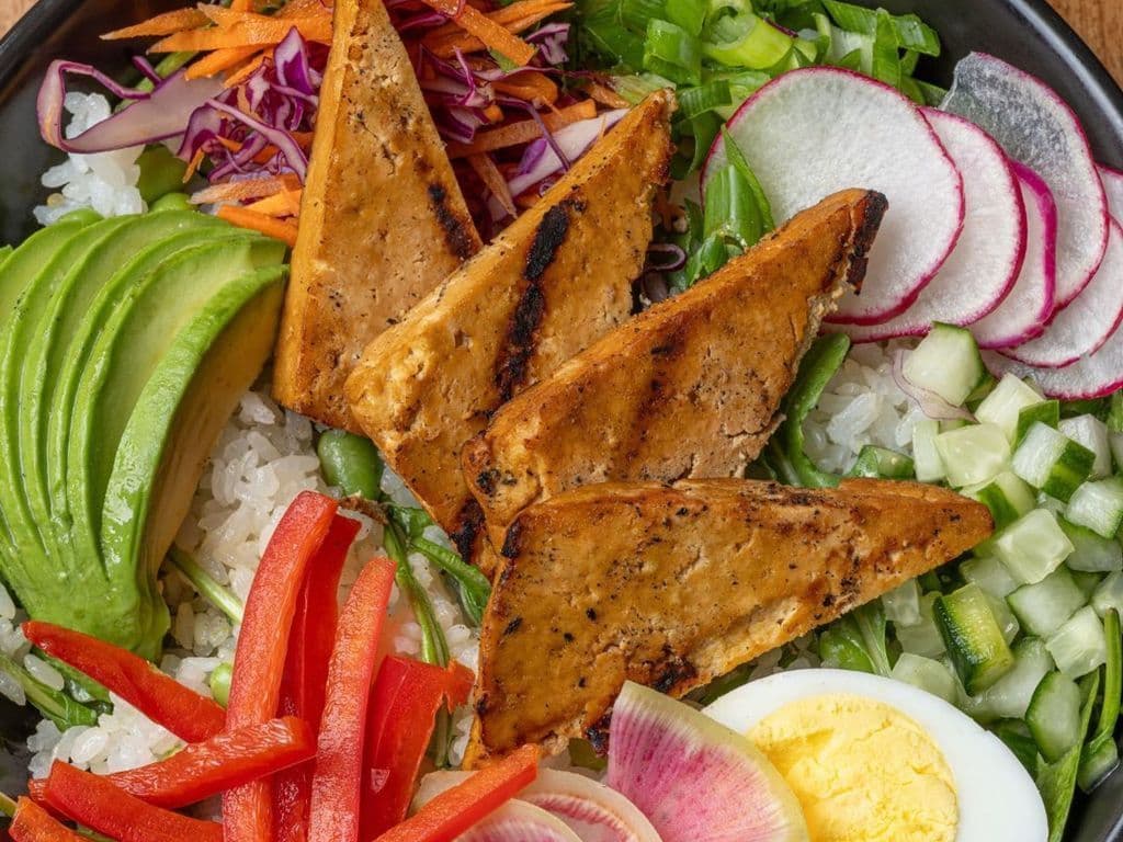 Poké au tofu grillé / Grilled Tofu Poké