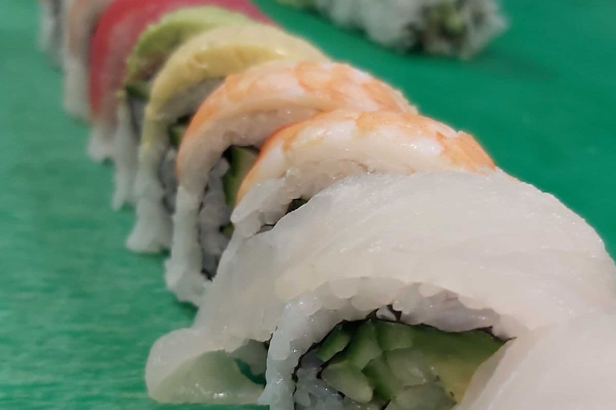33.Rainbow Dragon Roll (10 pcs)