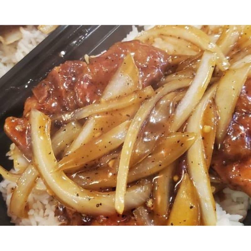 R34. 黑椒猪扒饭Fried Pork Chop in Black Pepper Sauce on Rice