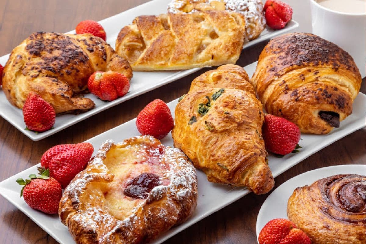 Pâtisseries Maison Fraîches / Fresh Homemade Pastries