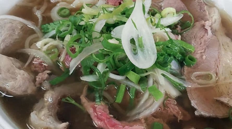 Pho Tai Nam Gan (L)/ Pho Tai Nam Gan (L)