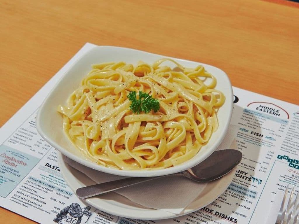 Fettuccine Alfredo Appetizer**