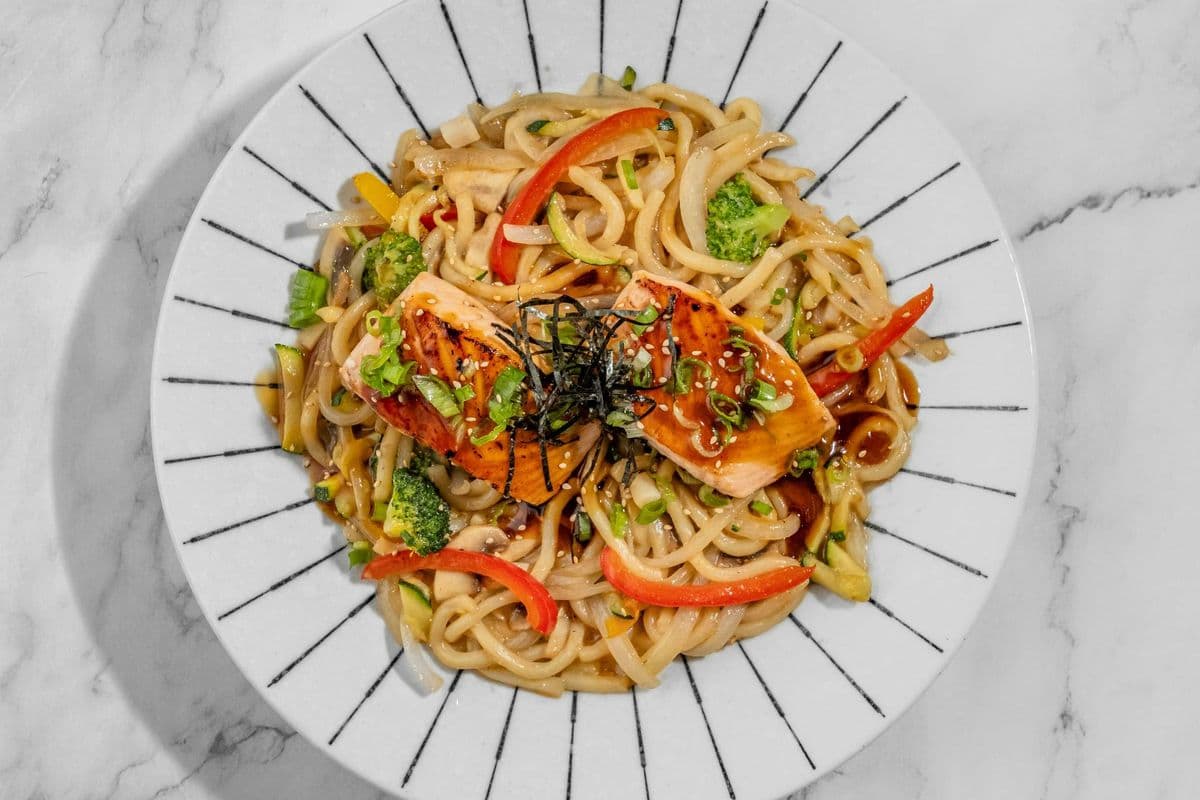 Salmon Yakiudon
