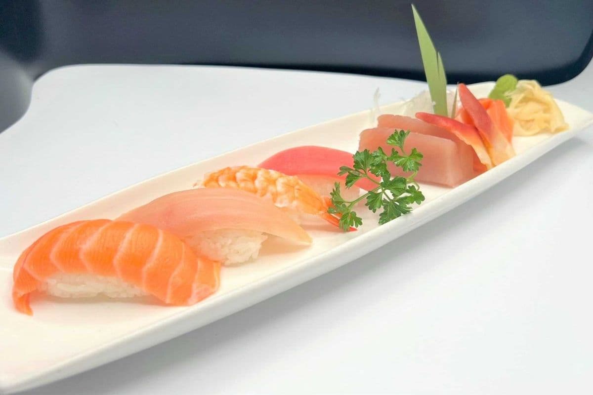 Sushi and Sashimi Combo (10 pcs)