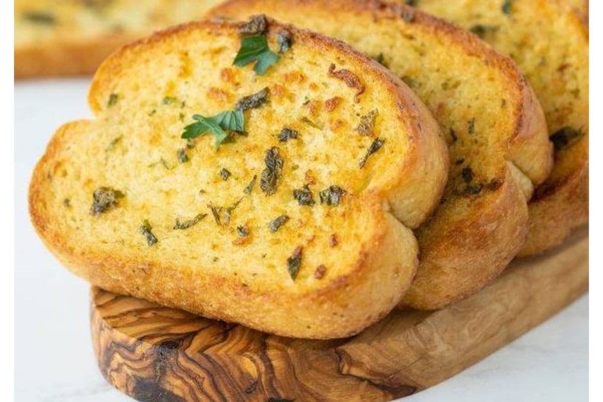 Garlic Bread (4 Slices)
