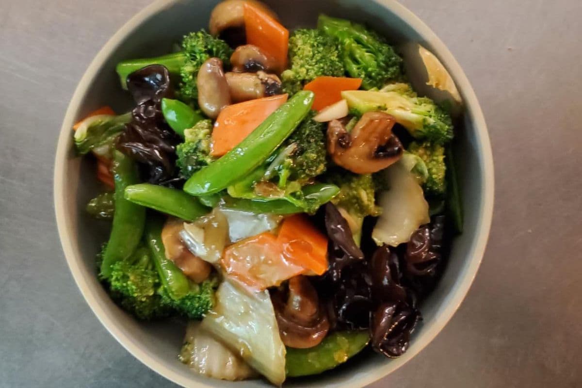 Wok-Fried Seasonal vegetables (清炒蔬菜)