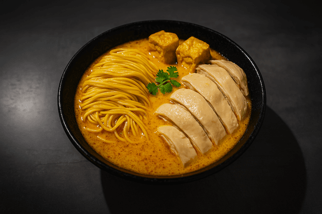 Pan-Fried Chicken Steak Laksa Noodle Soup (Spicy) (incl. Dried Shrimp) / 喇沙煎雞排湯麵(辣)(含蝦米)