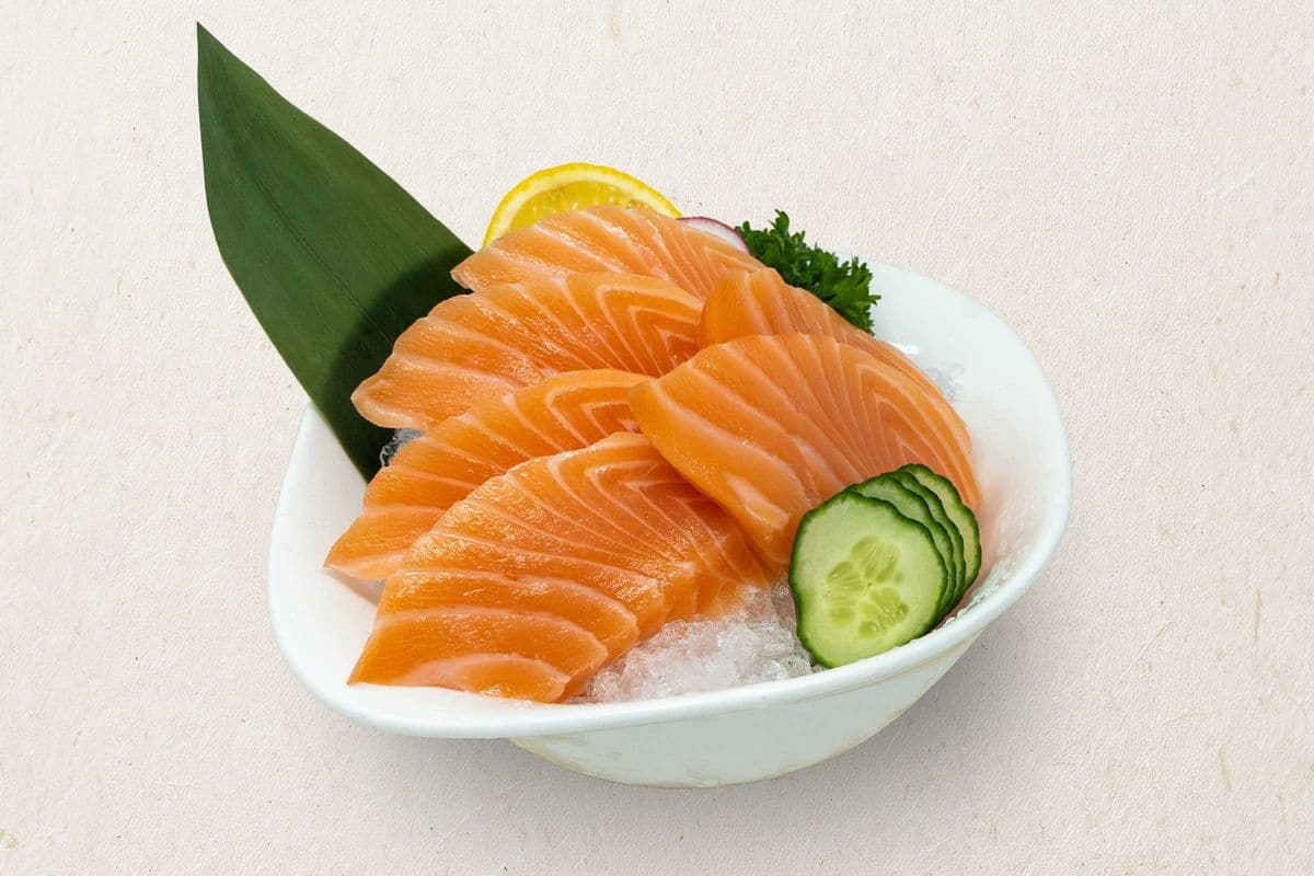 Salmon Sashimi (6 pcs)