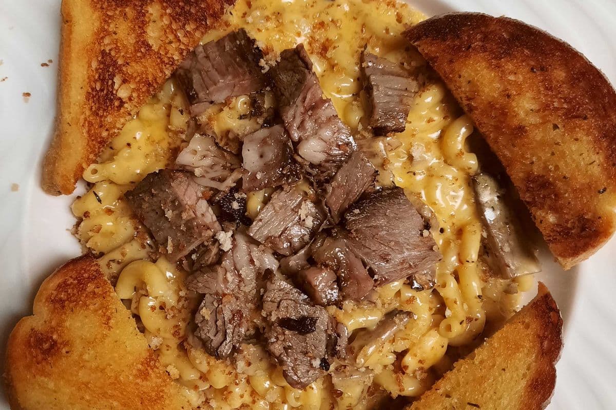 Chopped Brisket Mac n’ Cheese Pasta