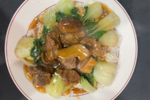 Beef Briskets with Vegetable on Rice (時菜牛腩飯)