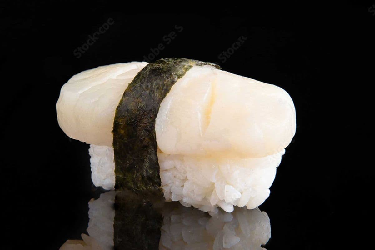 30. Scallop Nigiris (2 pcs)