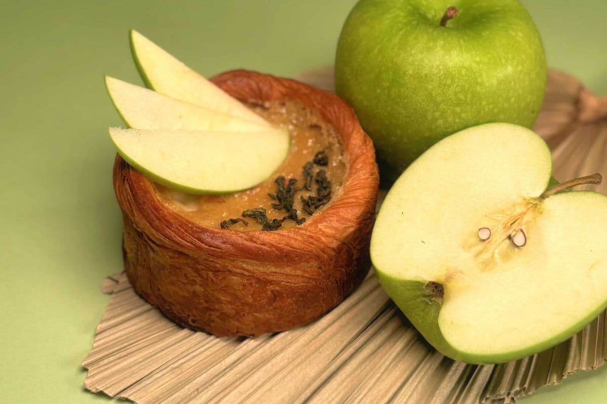 Croissant - Apple Oolong Mochi