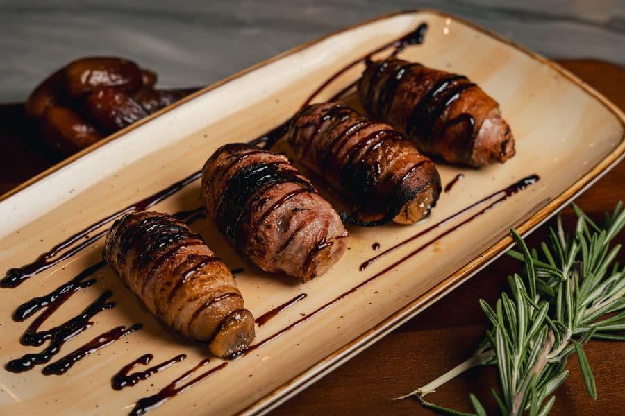 BACON-WRAPPED DATES (4pc)