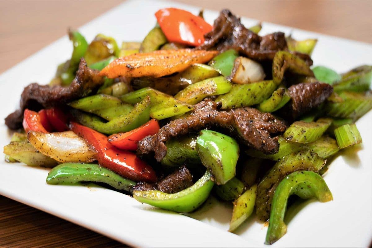 Black Pepper Beef (Party Tray Size)