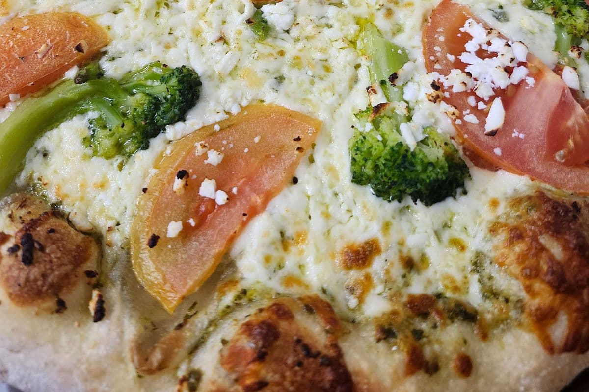 16. 12" Medium Bianca Pizza