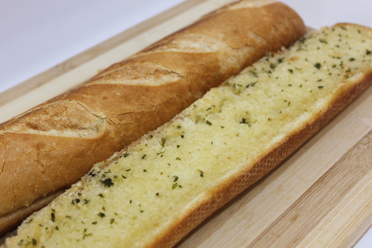 Garlic Bread (14" Loaf)