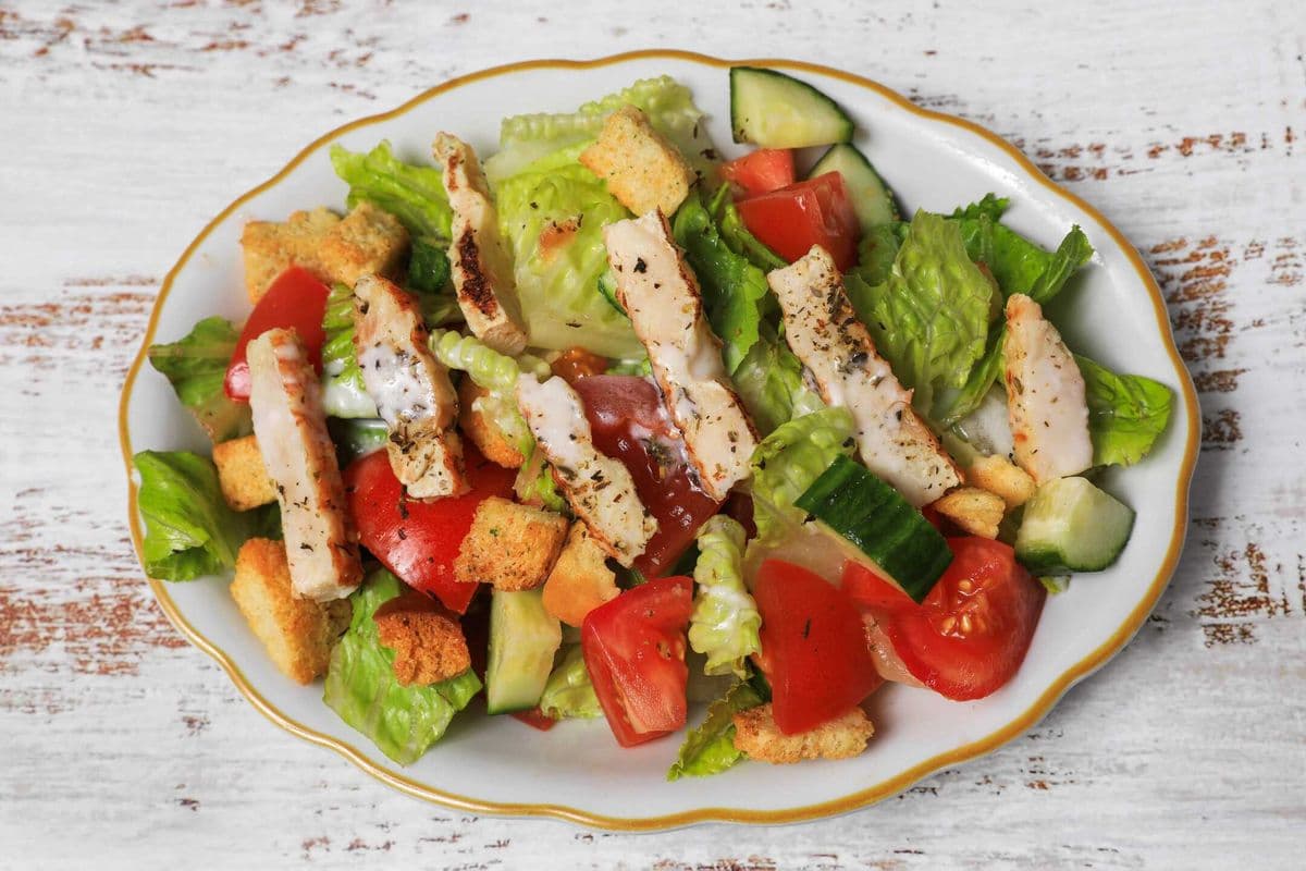Salade Au Poulet (Grande)